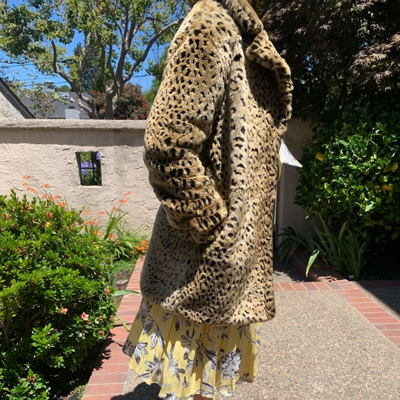 Yilinfurs Winter Coat Faux Fur, Used like New Size:8 - Picture 3 of 4